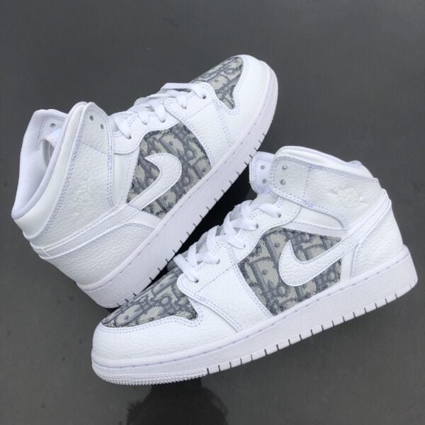 Custom JORDAN 1  - Christian D (grey)