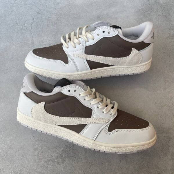 Custom JORDAN 1 low - Travis Scott reverse swoosh (mocha)